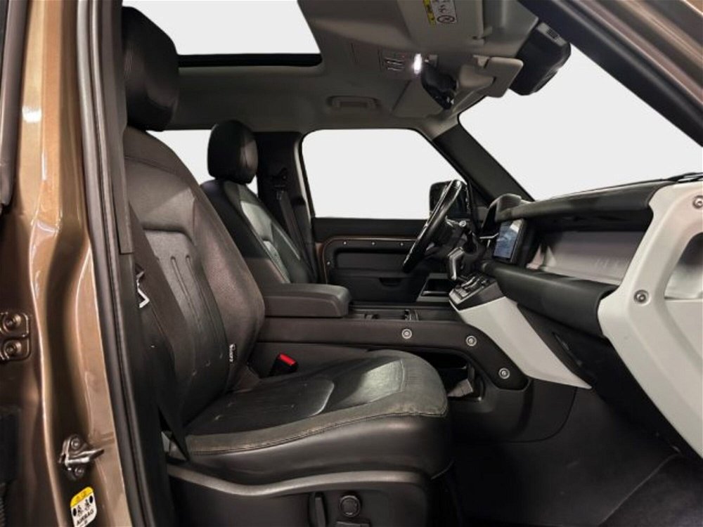Land Rover Defender 110 2.0 SD4 240CV AWD Auto First Edition del 2020 usata a Monteriggioni (3)