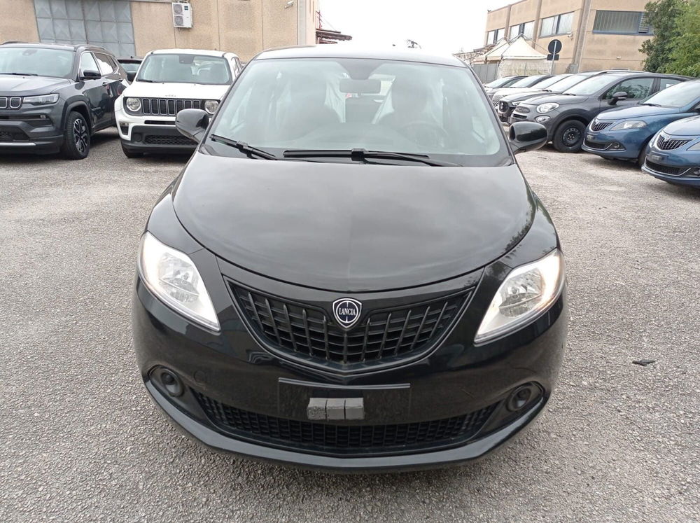 Lancia Ypsilon nuova a Caserta (2)