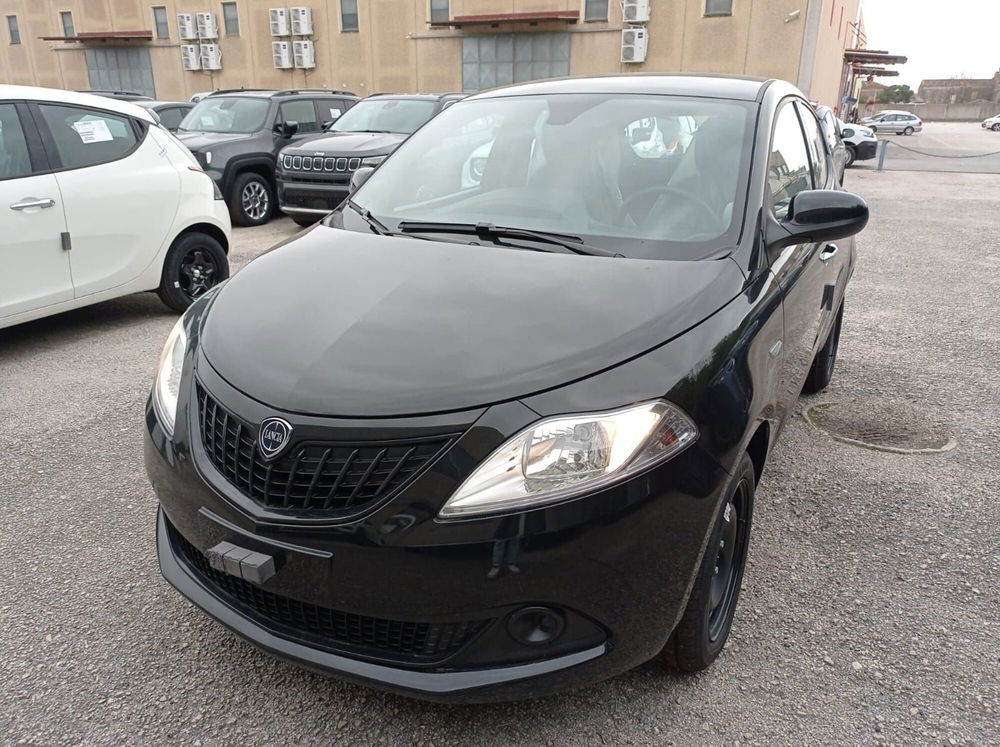 Lancia Ypsilon nuova a Caserta (3)