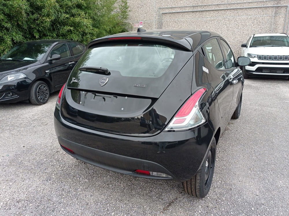 Lancia Ypsilon nuova a Caserta (6)