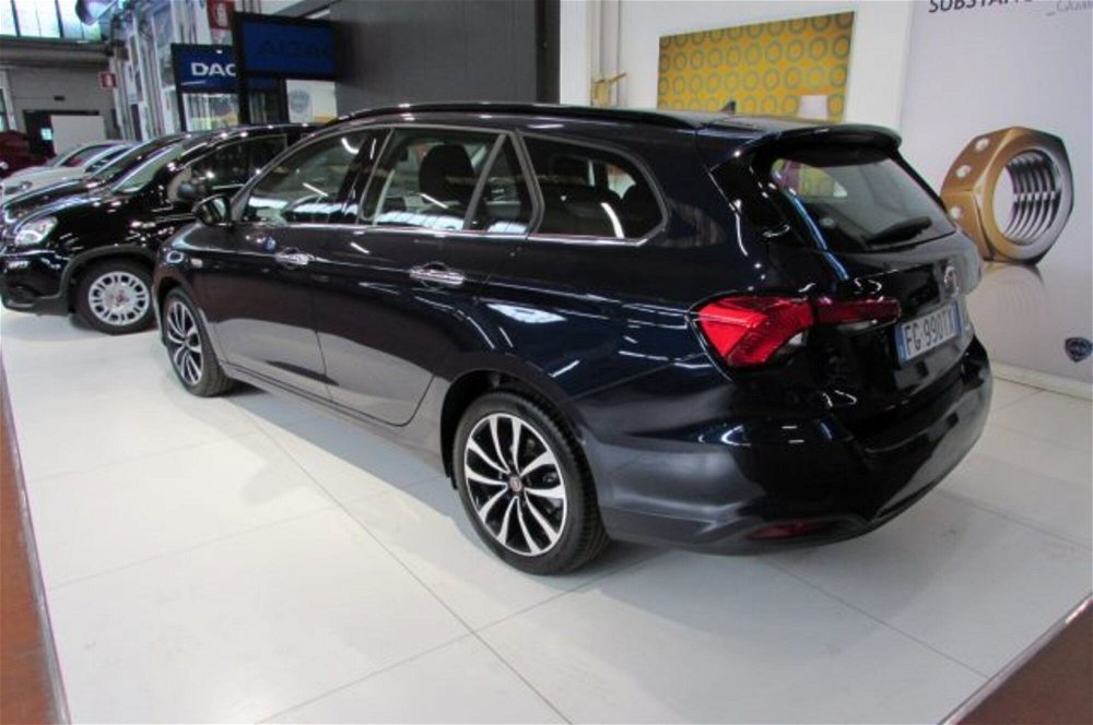 Fiat Tipo Station Wagon Tipo 1.6 Mjt S&S DCT SW Lounge  del 2016 usata a Rho (4)