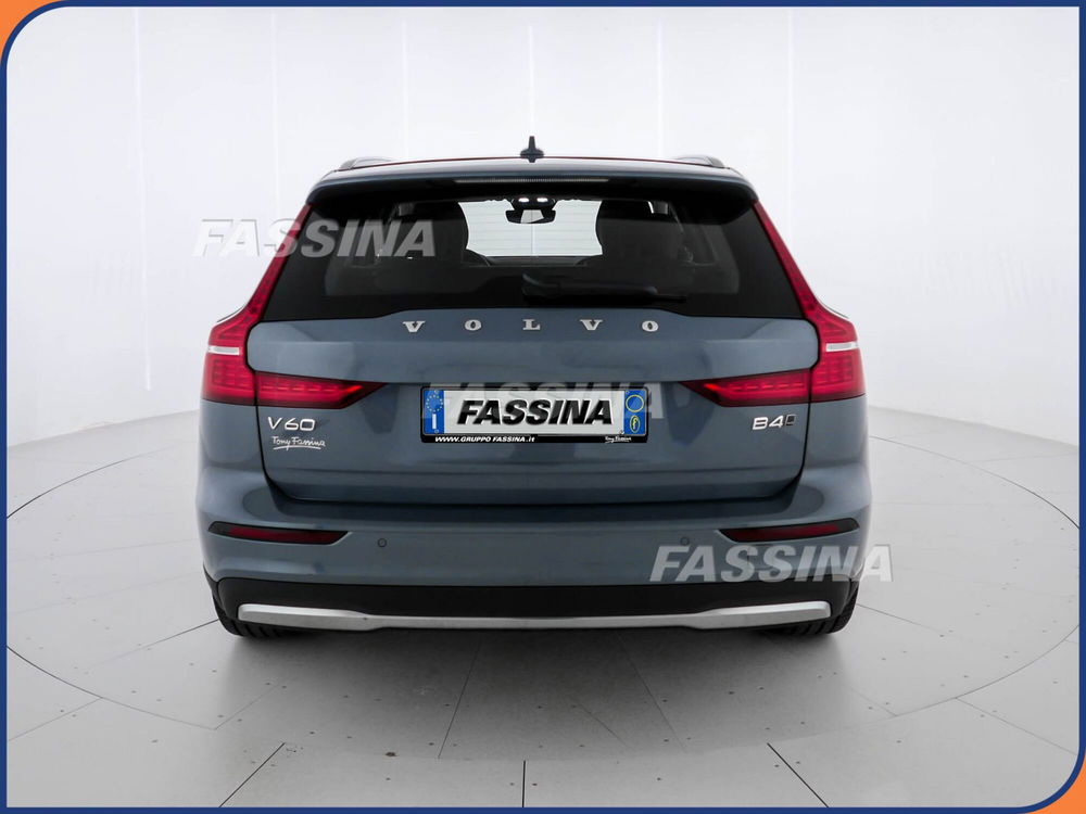 Volvo V60 Cross Country 2.0 b4 Core awd auto del 2023 usata a Milano (5)