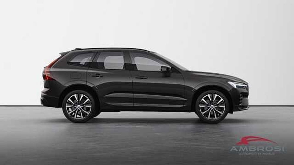 Volvo XC60 B4 automatico Plus Dark  nuova a Corciano (2)