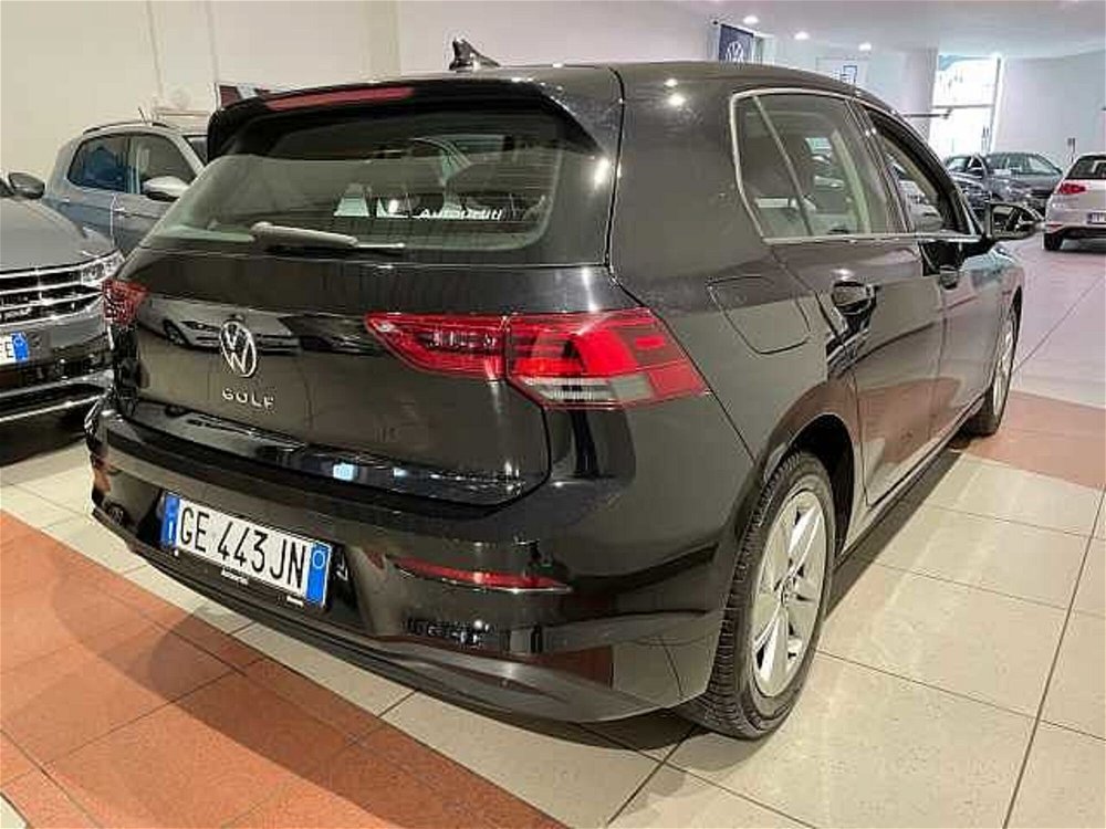 Volkswagen Golf 2.0 TDI SCR Life del 2021 usata a Genova (5)