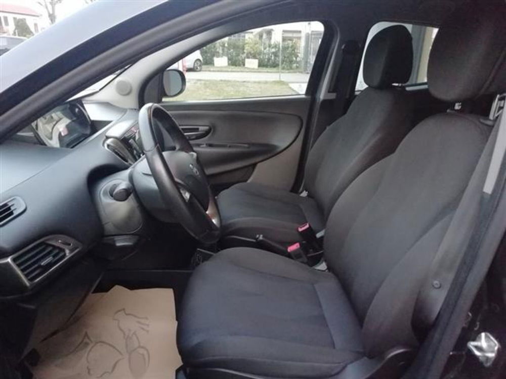 Lancia Ypsilon usata a Asti (11)