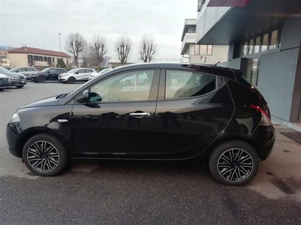 Lancia Ypsilon usata a Asti (8)