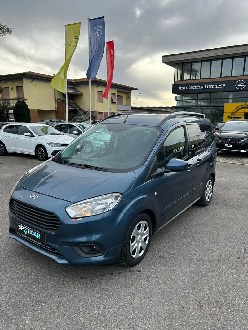 Ford Tourneo Courier 1.5 TDCI 75 CV Plus my 14 del 2019 usata a Lucca