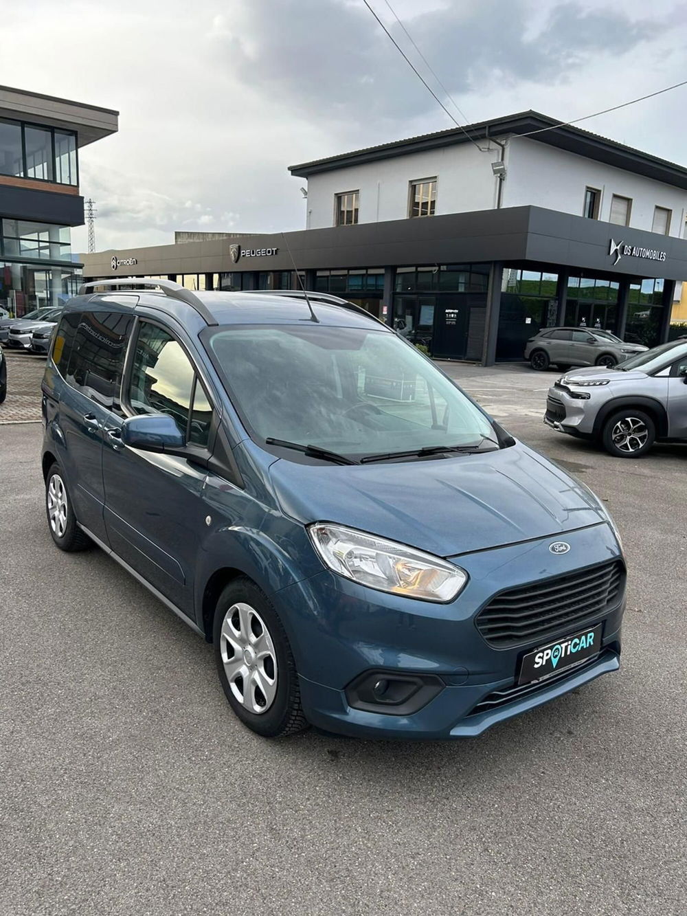 Ford Tourneo Courier 1.5 TDCI 75 CV Plus  del 2019 usata a Lucca (2)