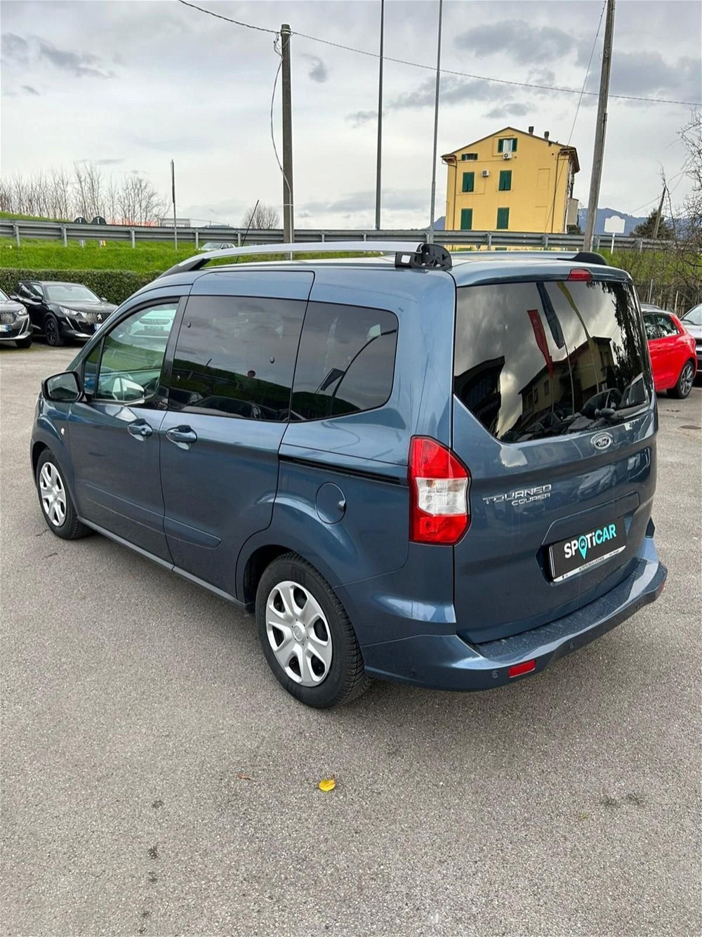 Ford Tourneo Courier 1.5 TDCI 75 CV Plus  del 2019 usata a Lucca (5)