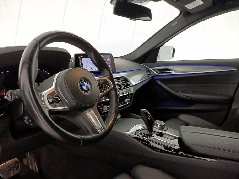 BMW Serie 5 Touring 520d  Msport  del 2020 usata a Lecce (5)