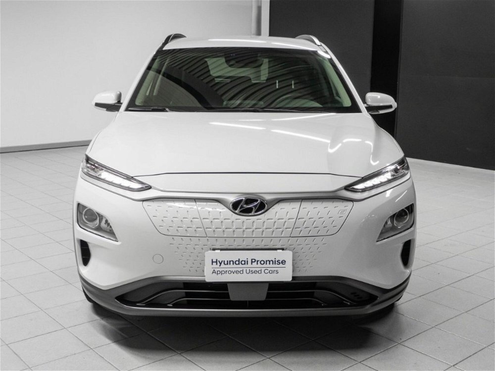 Hyundai Kona EV 64 kWh XPrime del 2020 usata a Montecosaro (2)