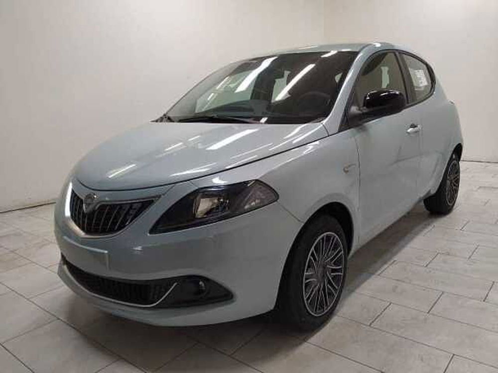 Lancia Ypsilon nuova a Cuneo