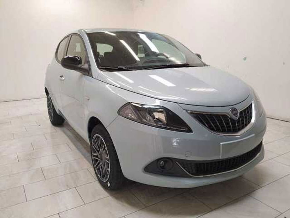 Lancia Ypsilon nuova a Cuneo (3)