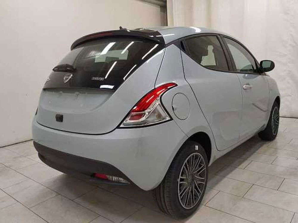 Lancia Ypsilon nuova a Cuneo (5)