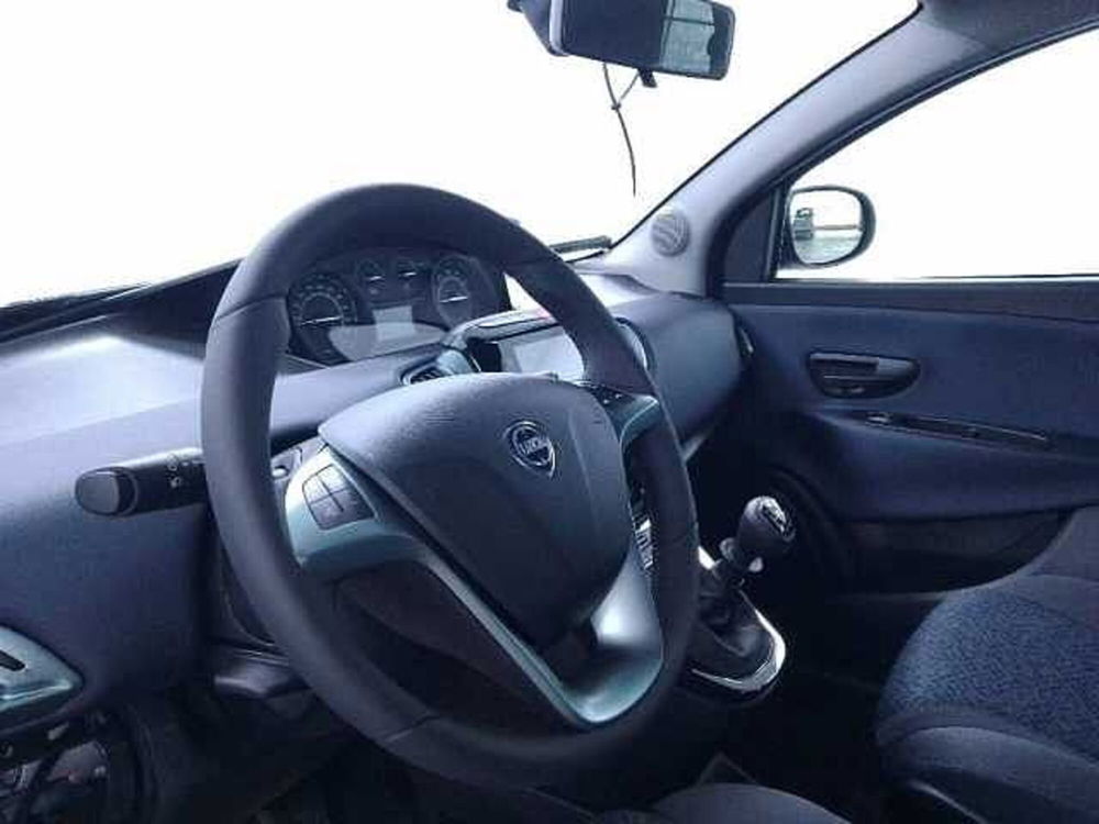 Lancia Ypsilon nuova a Cuneo (16)