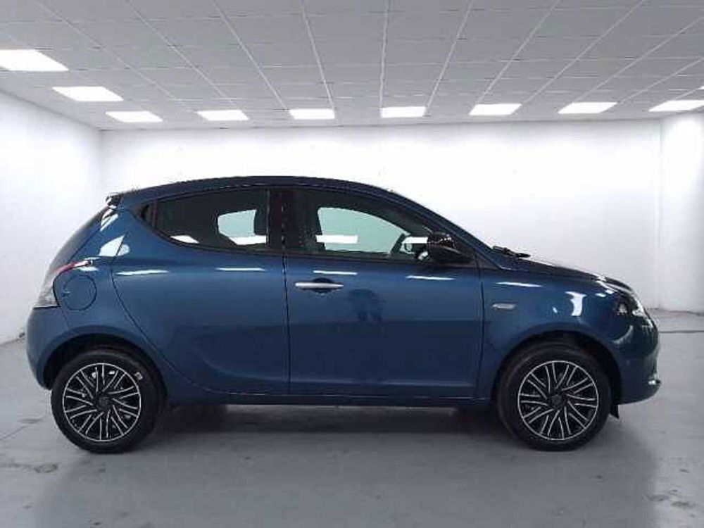 Lancia Ypsilon nuova a Cuneo (4)