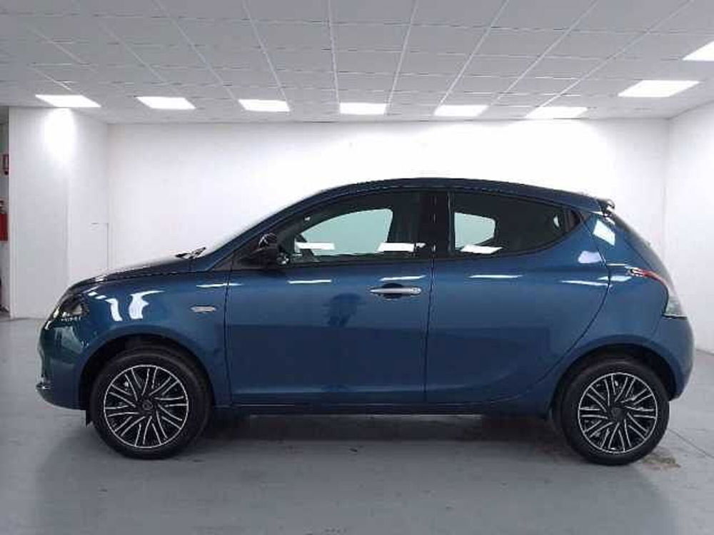 Lancia Ypsilon nuova a Cuneo (5)