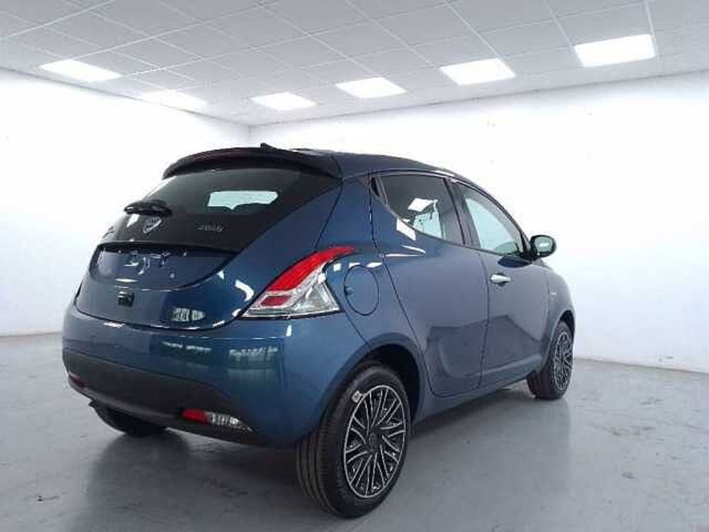 Lancia Ypsilon nuova a Cuneo (8)