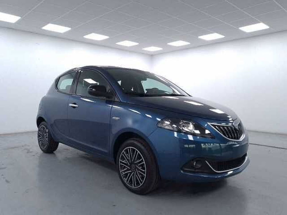 Lancia Ypsilon nuova a Cuneo (3)