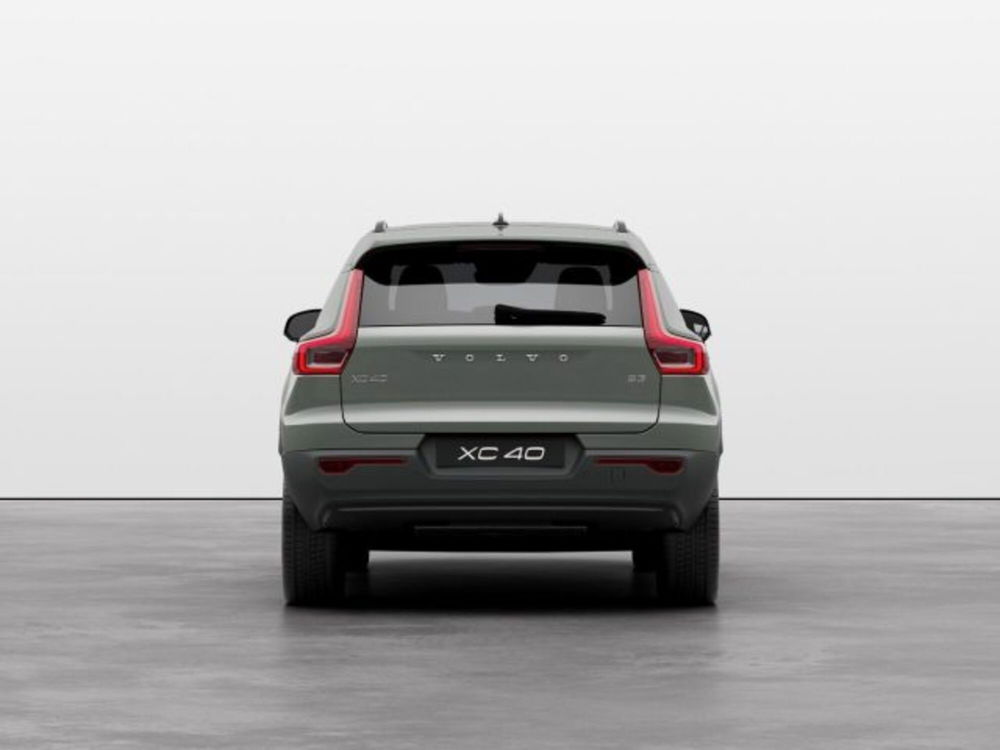 Volvo XC40 B3 automatico Essential  nuova a Modena (5)