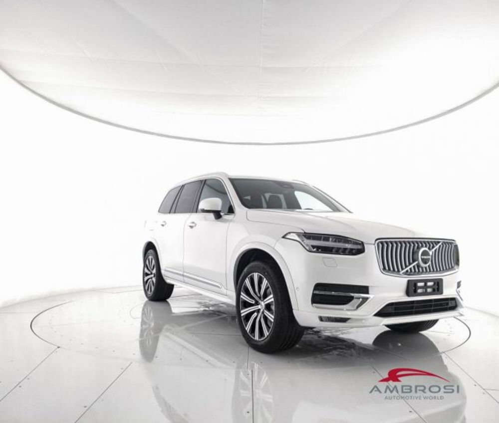 Volvo XC90 B5 (d) AWD automatico 7 posti Plus Bright nuova a Corciano (2)