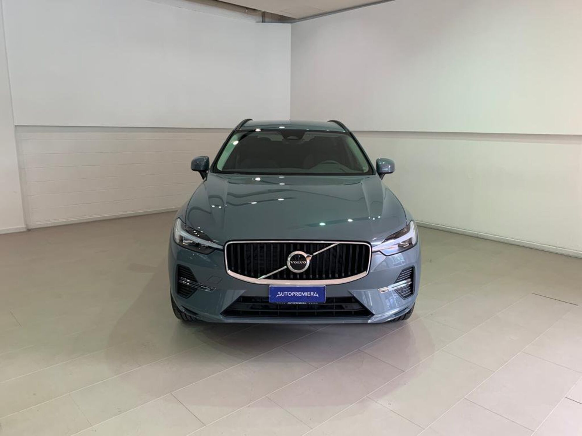 Volvo XC60 B4 automatico Core  nuova a Como