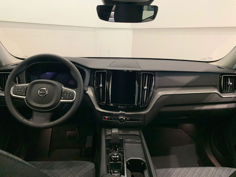 Volvo XC60 nuova a Como (10)