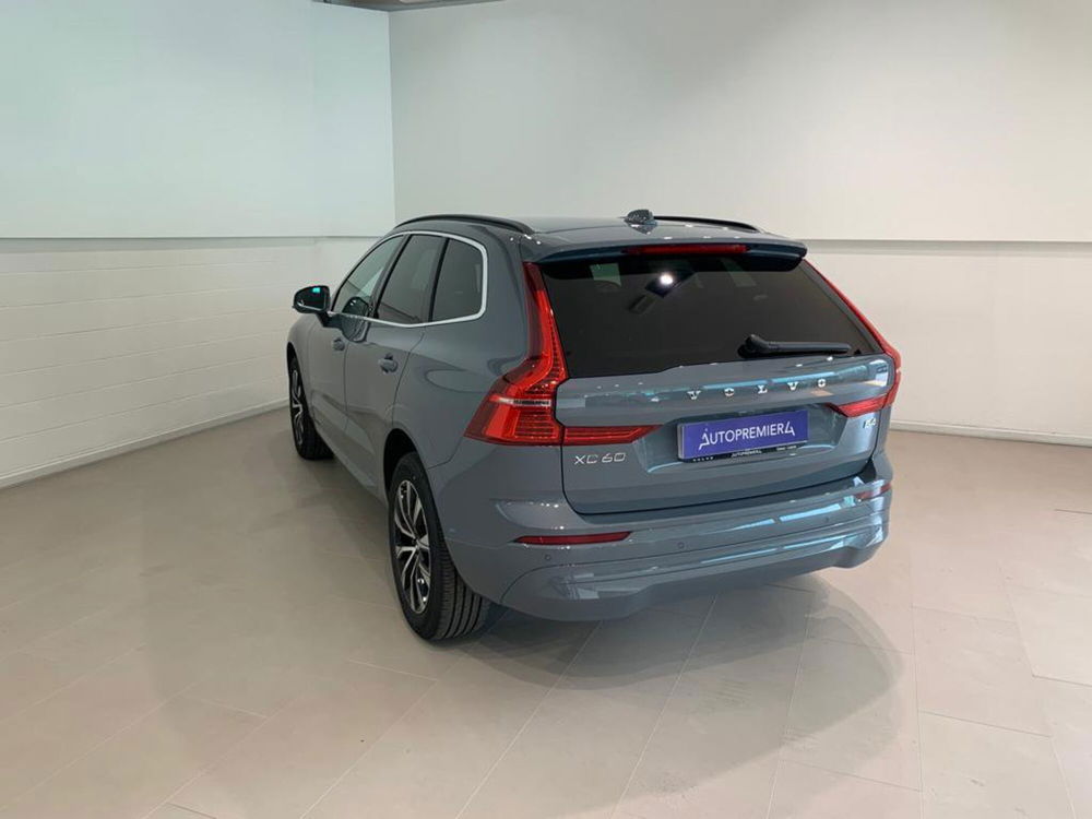 Volvo XC60 B4 automatico Core  nuova a Como (5)