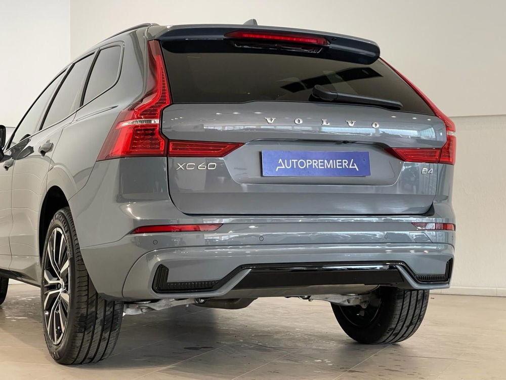 Volvo XC60 nuova a Como (8)