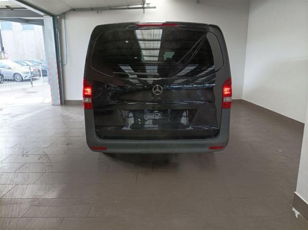 Mercedes-Benz Vito 2.0 116 CDI PC Tourer Base Compact  del 2022 usata a Magenta (4)