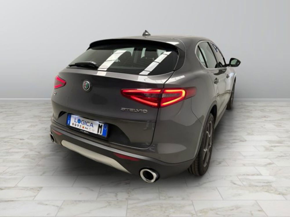 Alfa Romeo Stelvio usata a Biella (9)