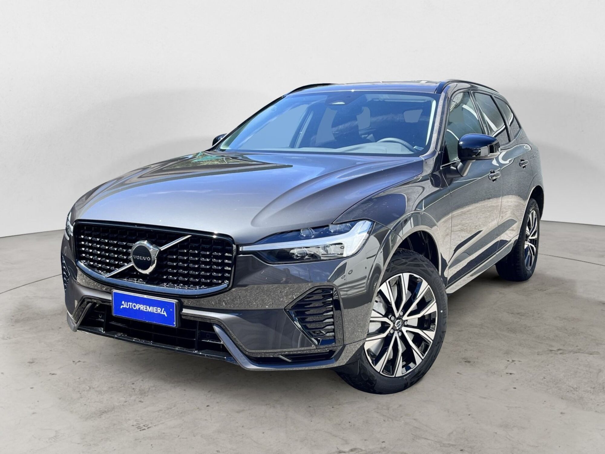 Volvo XC60 B4 (d) AWD automatico Plus Dark nuova a Como