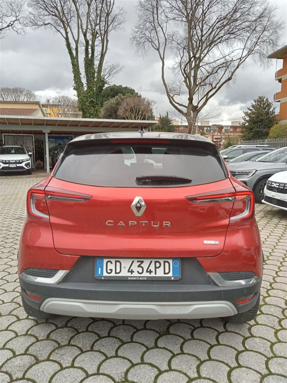 Renault Captur Plug-in Hybrid E-Tech 160 CV Intens  del 2021 usata a Firenze (2)