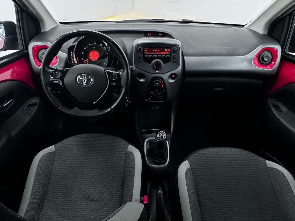 Toyota Aygo Connect 1.0 VVT-i 72 CV 5 porte x-play del 2021 usata a Lurate Caccivio (2)
