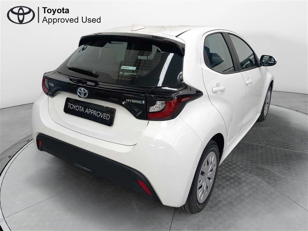Toyota Yaris 1.5 Hybrid 5 porte Active del 2022 usata a Pisa (3)