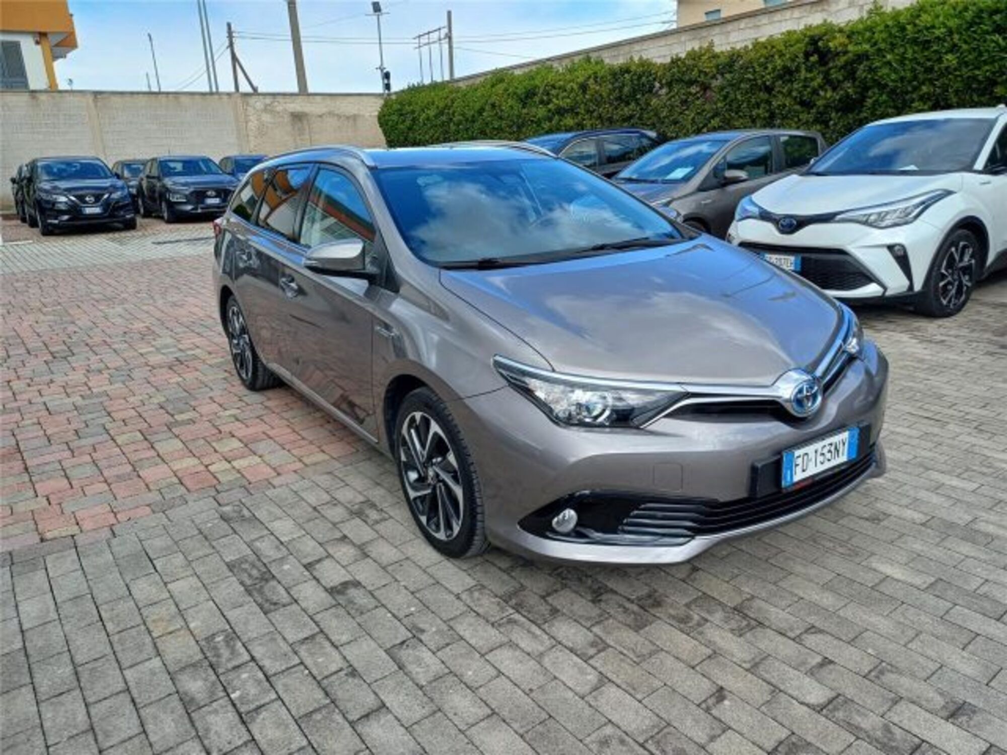 Toyota Auris Station Wagon 1.8 Hybrid Active  del 2016 usata a Bari