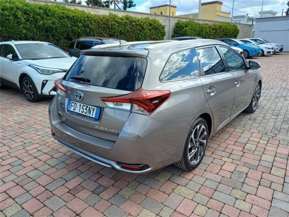 Toyota Auris Station Wagon 1.8 Hybrid Active  del 2016 usata a Bari (4)