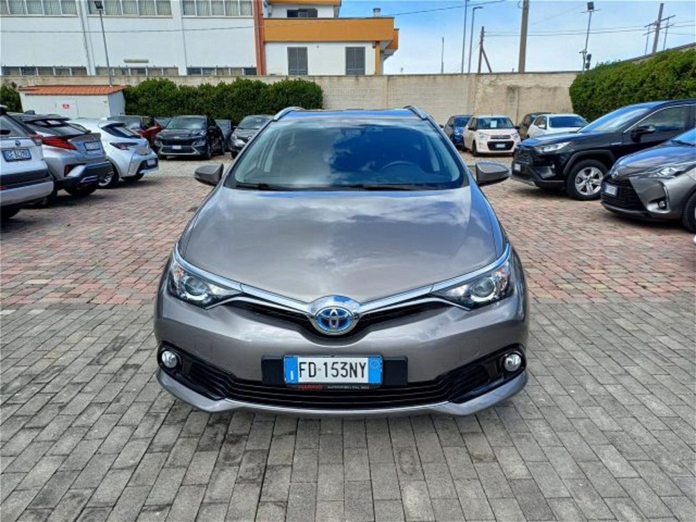 Toyota Auris Station Wagon 1.8 Hybrid Active  del 2016 usata a Bari (5)