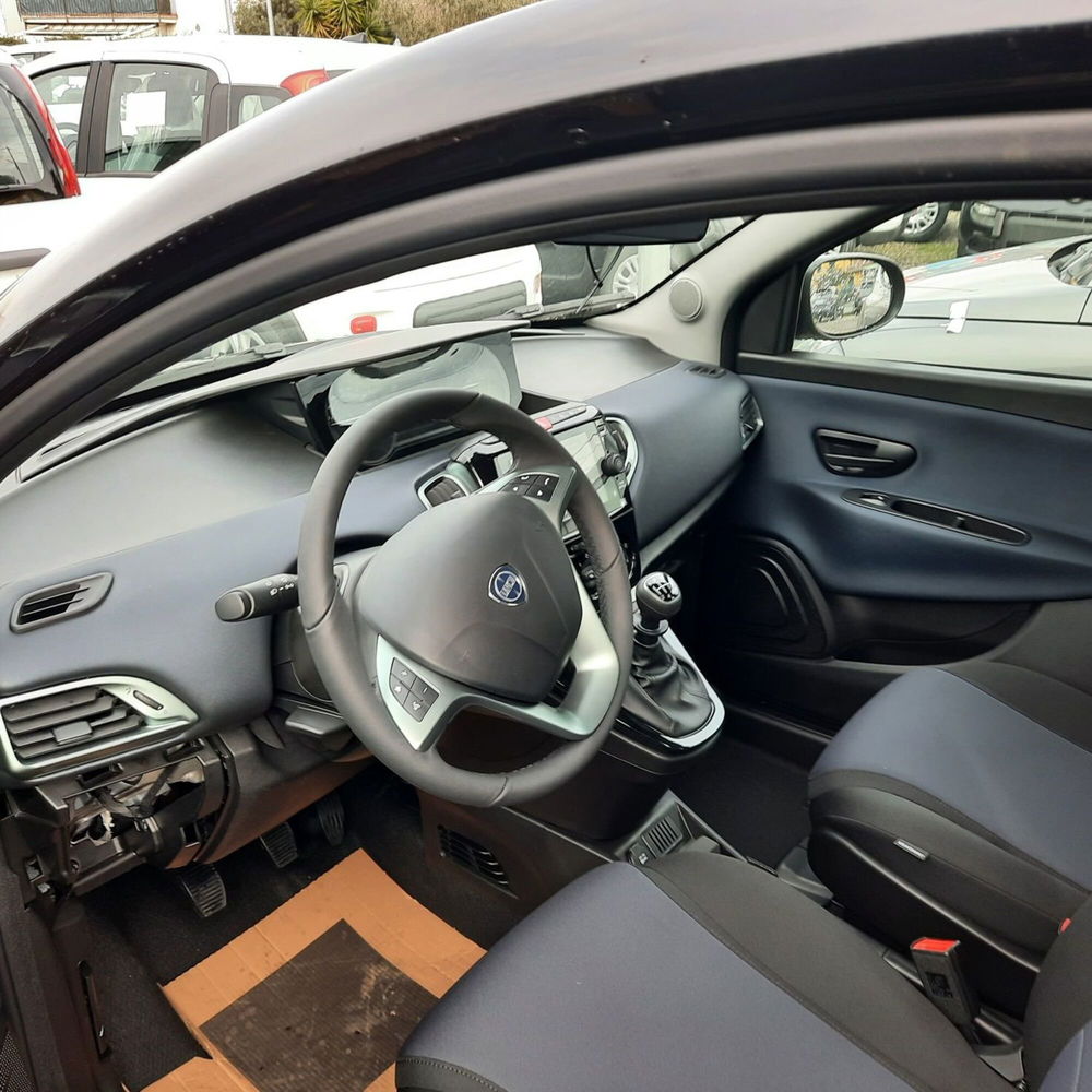 Lancia Ypsilon nuova a La Spezia (16)