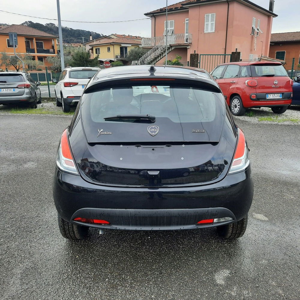 Lancia Ypsilon nuova a La Spezia (6)