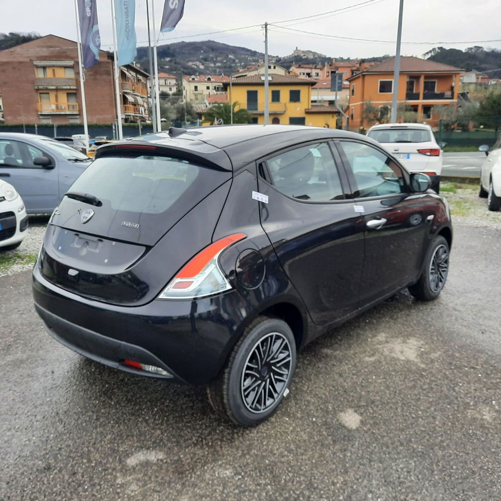 Lancia Ypsilon nuova a La Spezia (7)