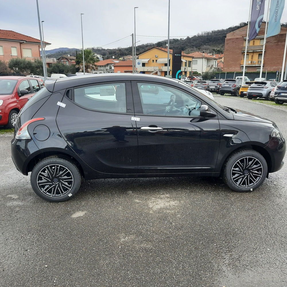 Lancia Ypsilon nuova a La Spezia (8)