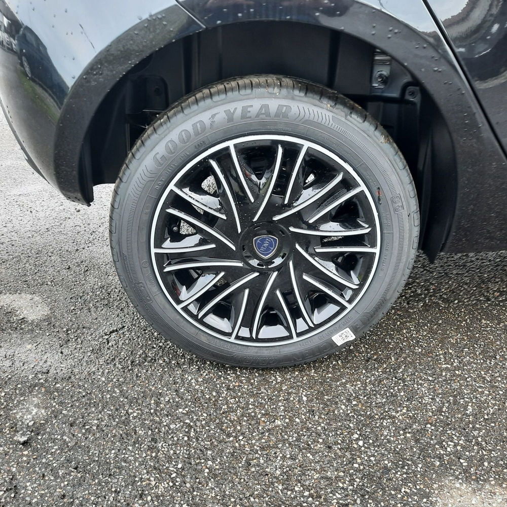 Lancia Ypsilon nuova a La Spezia (9)