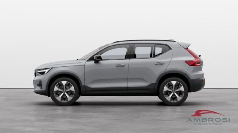 Volvo XC40 B3 automatico Plus Dark  nuova a Corciano (2)