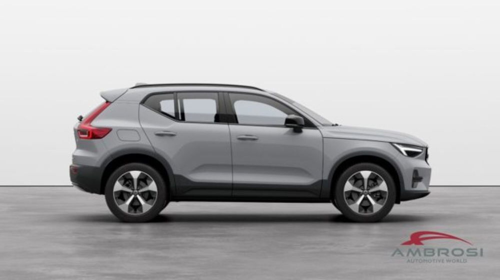 Volvo XC40 B3 automatico Plus Dark  nuova a Corciano (4)