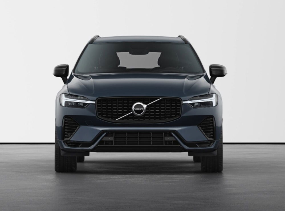 Volvo XC60 B4 (d) AWD automatico Plus Dark nuova a Parma (2)