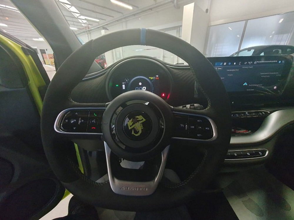 Abarth 500e Cabrio nuova a Chieti (11)