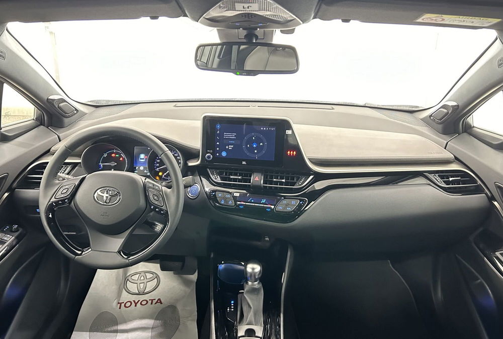 Toyota Toyota C-HR nuova a Monza e Brianza (8)