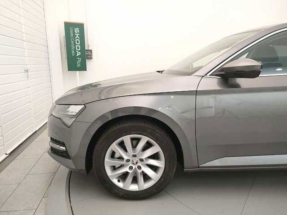 Skoda Superb nuova a Varese (6)