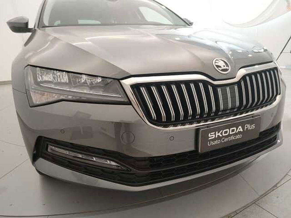 Skoda Superb nuova a Varese (7)